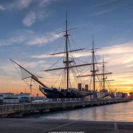Air Maison - Stunning Beach Front Apartment Portsmouth Esterno foto