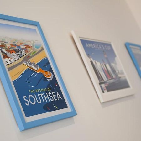 Air Maison - Stunning Beach Front Apartment Portsmouth Esterno foto