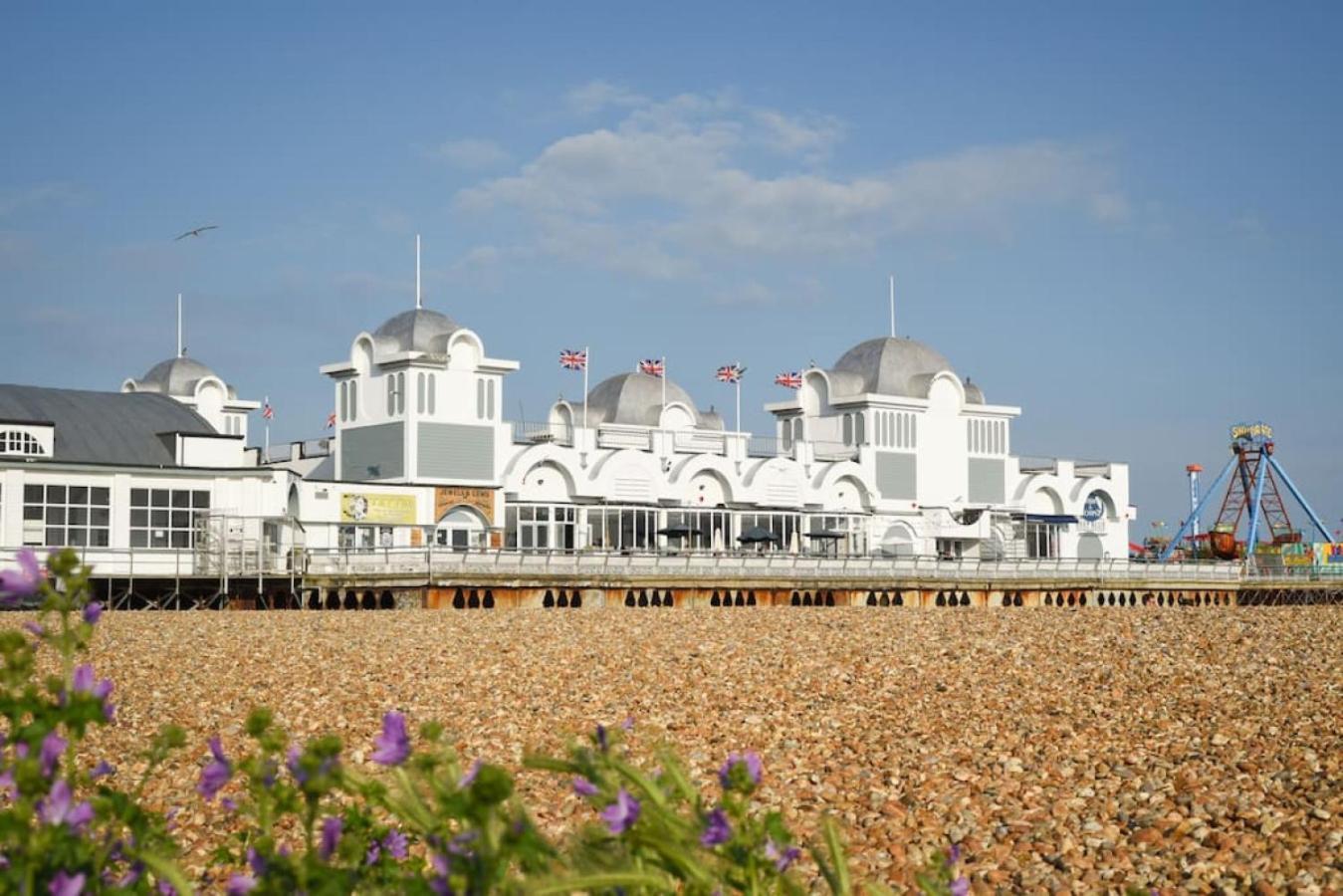 Air Maison - Stunning Beach Front Apartment Portsmouth Esterno foto
