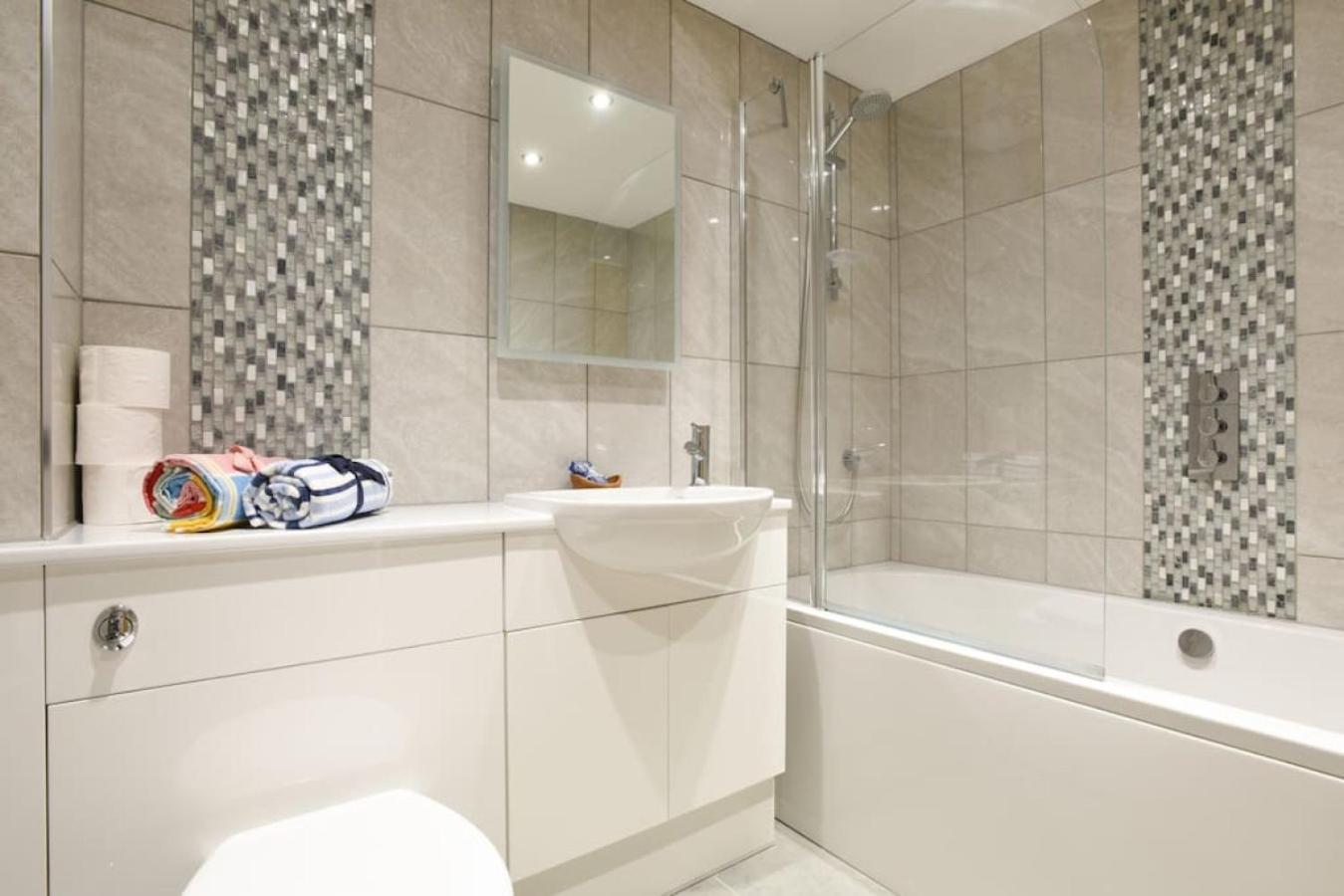 Air Maison - Stunning Beach Front Apartment Portsmouth Esterno foto