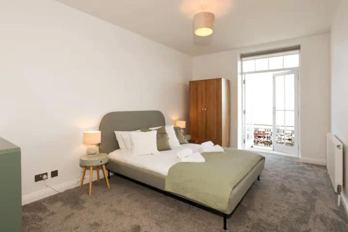 Air Maison - Stunning Beach Front Apartment Portsmouth Esterno foto