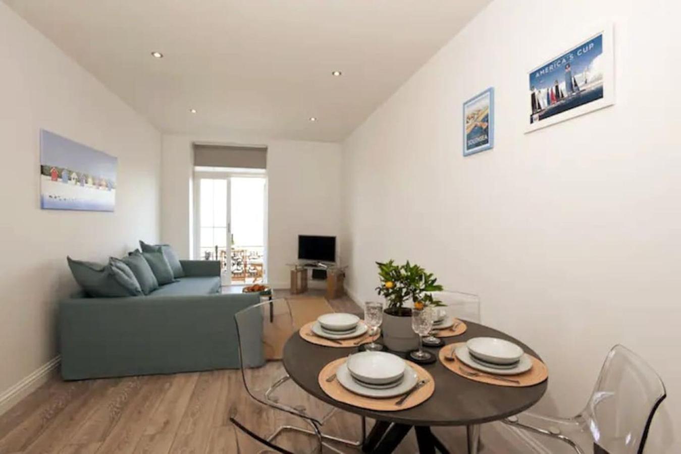 Air Maison - Stunning Beach Front Apartment Portsmouth Esterno foto