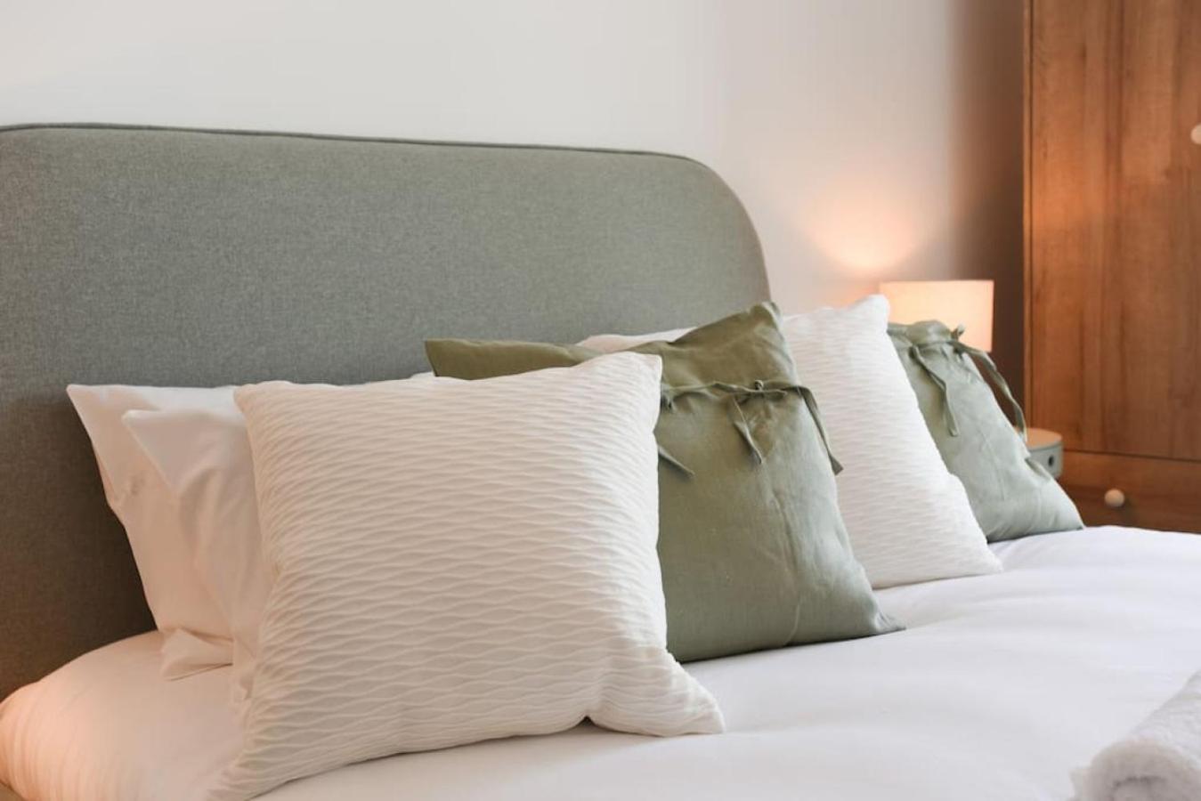 Air Maison - Stunning Beach Front Apartment Portsmouth Esterno foto
