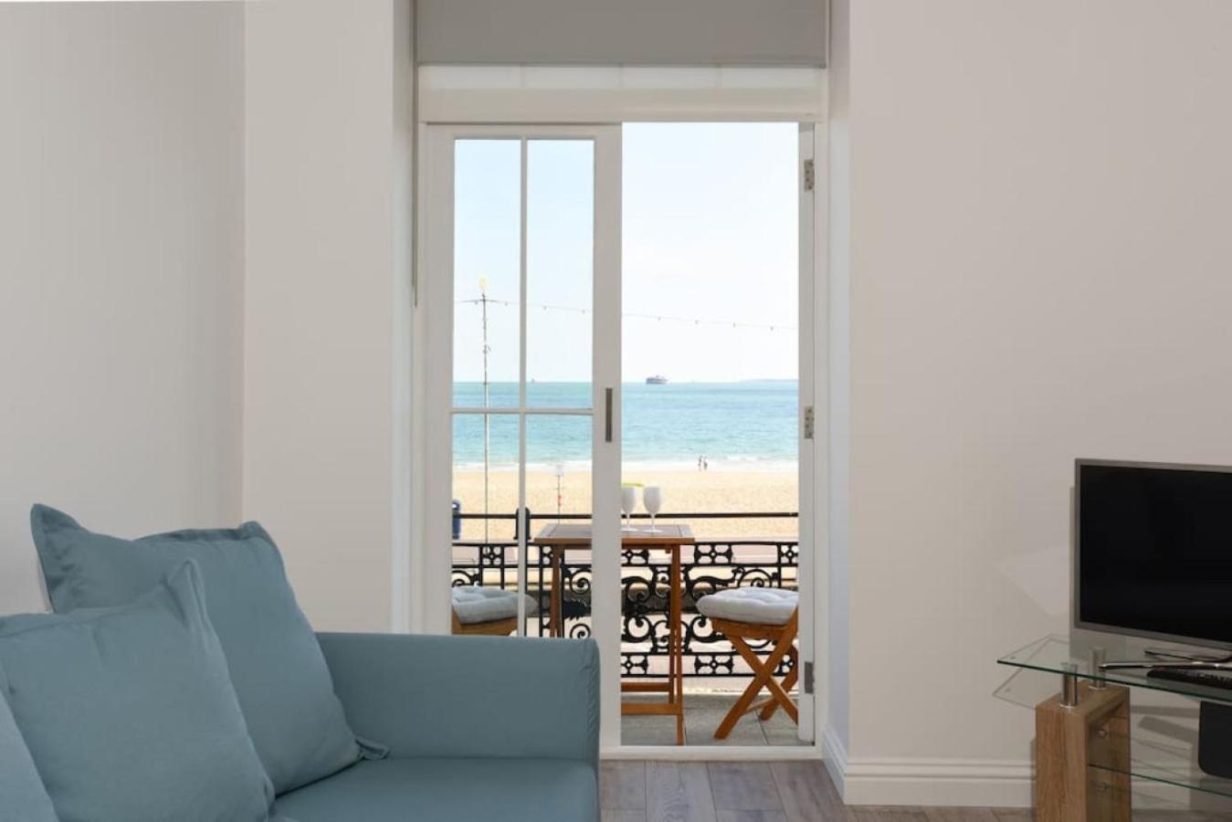 Air Maison - Stunning Beach Front Apartment Portsmouth Esterno foto