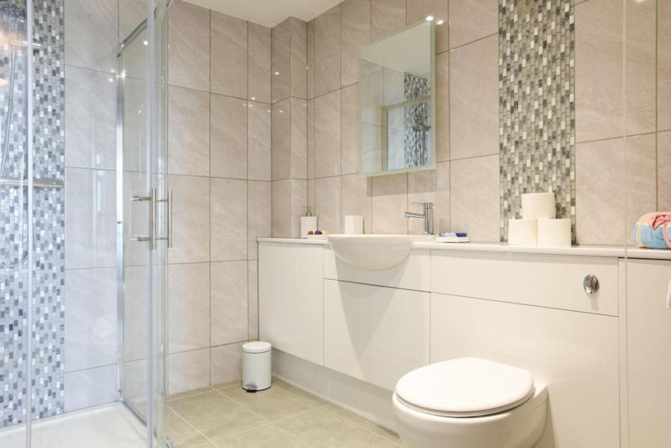 Air Maison - Stunning Beach Front Apartment Portsmouth Esterno foto