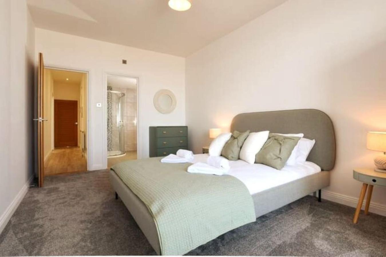 Air Maison - Stunning Beach Front Apartment Portsmouth Esterno foto
