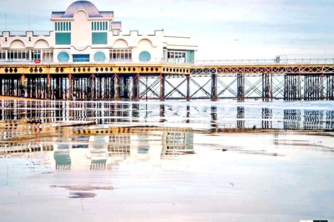 Air Maison - Stunning Beach Front Apartment Portsmouth Esterno foto