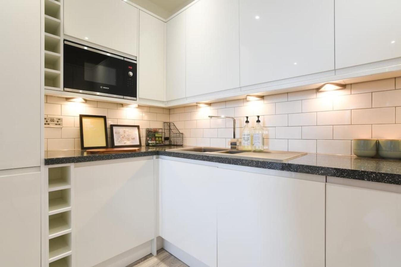 Air Maison - Stunning Beach Front Apartment Portsmouth Esterno foto