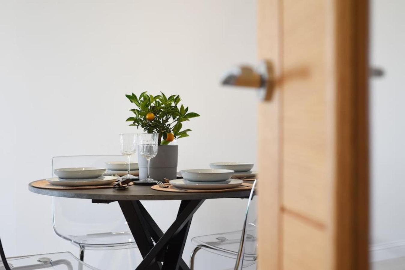 Air Maison - Stunning Beach Front Apartment Portsmouth Esterno foto